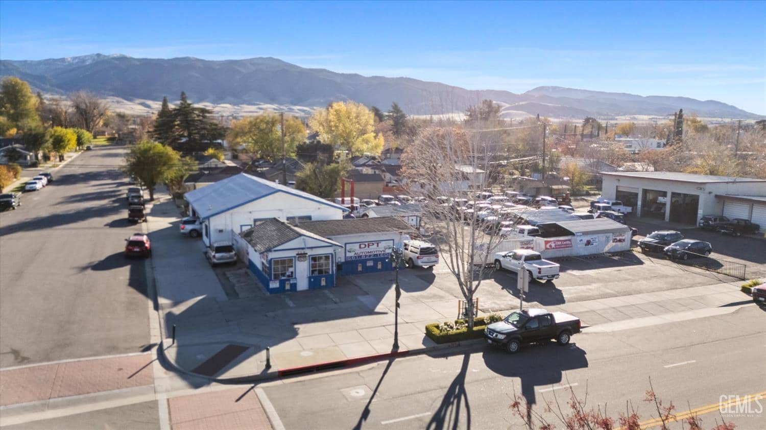 230 E Tehachapi Boulevard — photo 2