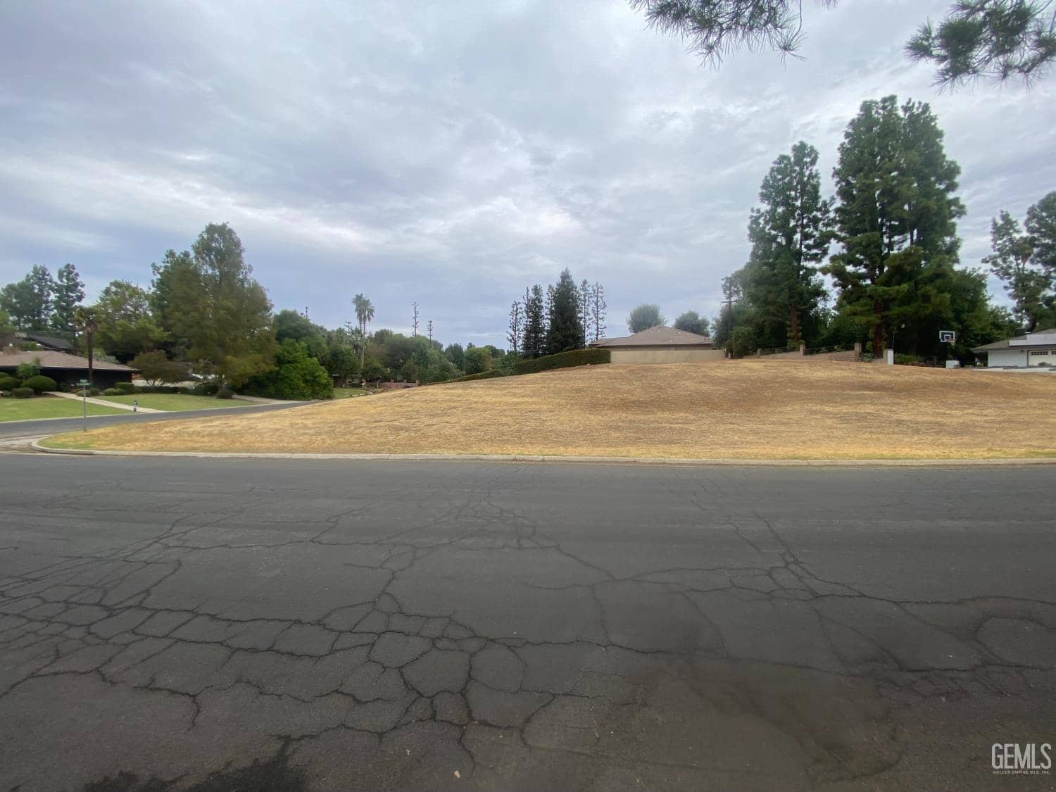 Claremont Dr — photo 4