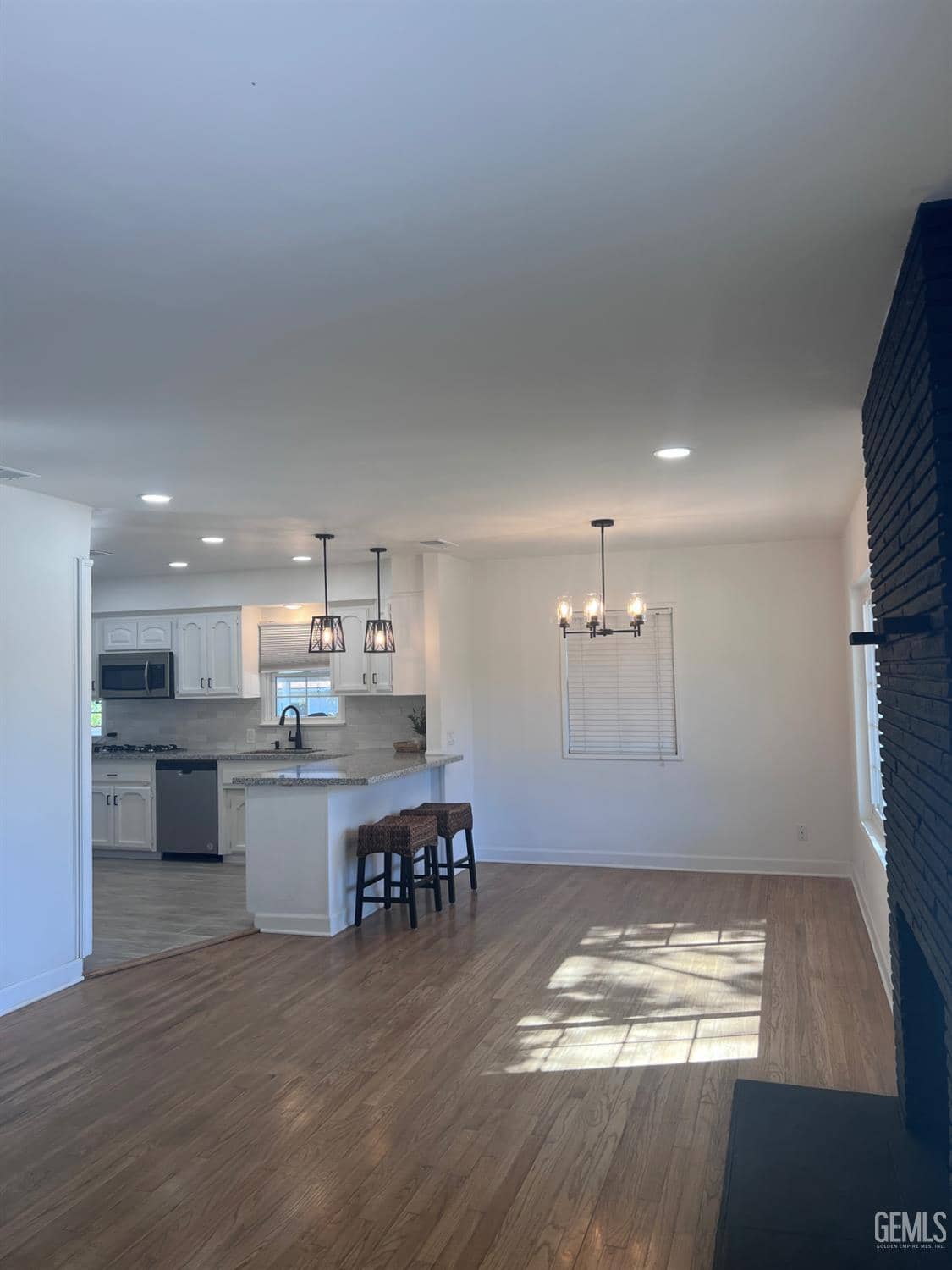 1735 Los Robles Drive — photo 3