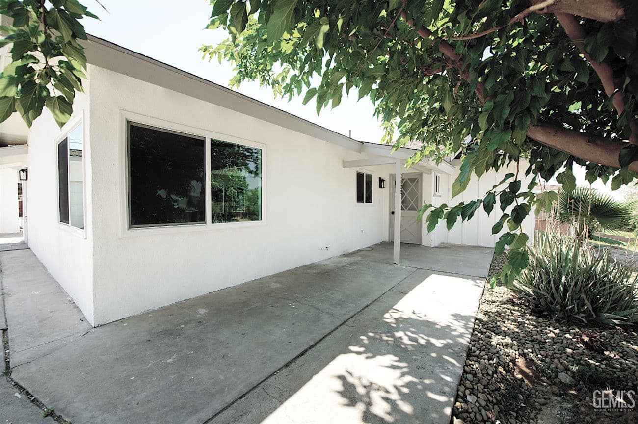 2425 Castle Drive — photo 5