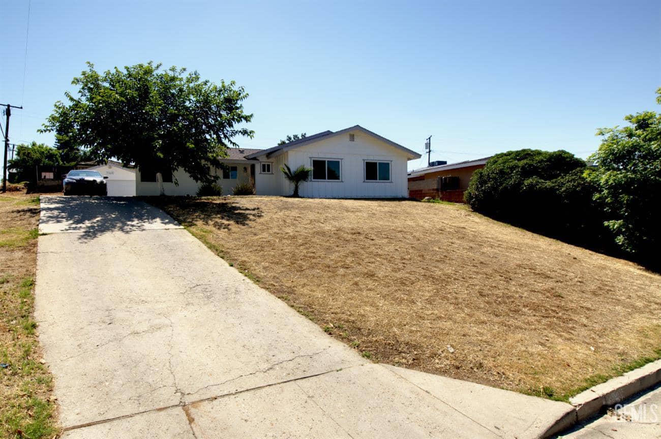 2425 Castle Drive