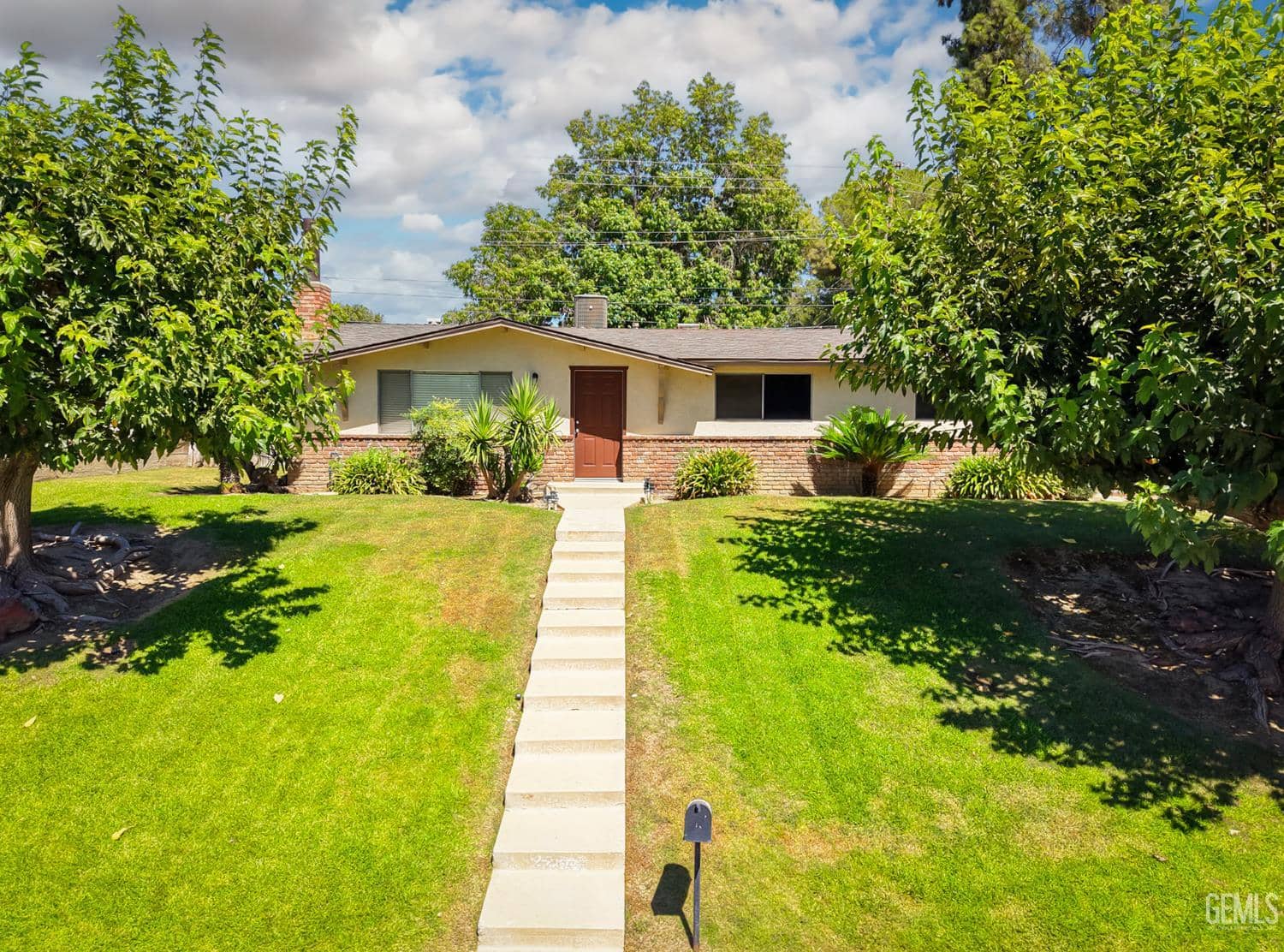 2707 Wenatchee Avenue — photo 2