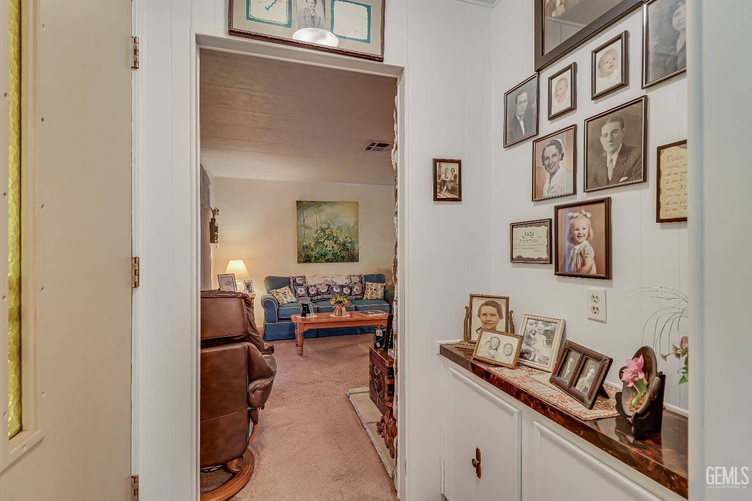 400 E Roberts Lane — photo 2