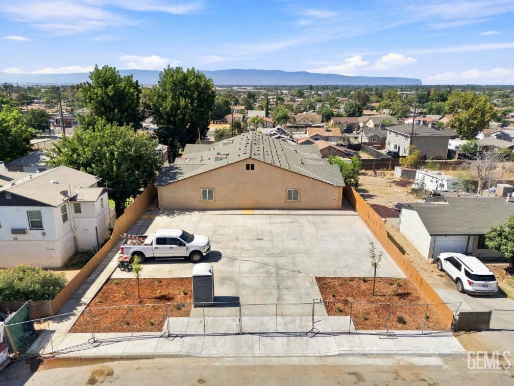 1619 Lincoln Street — photo 3