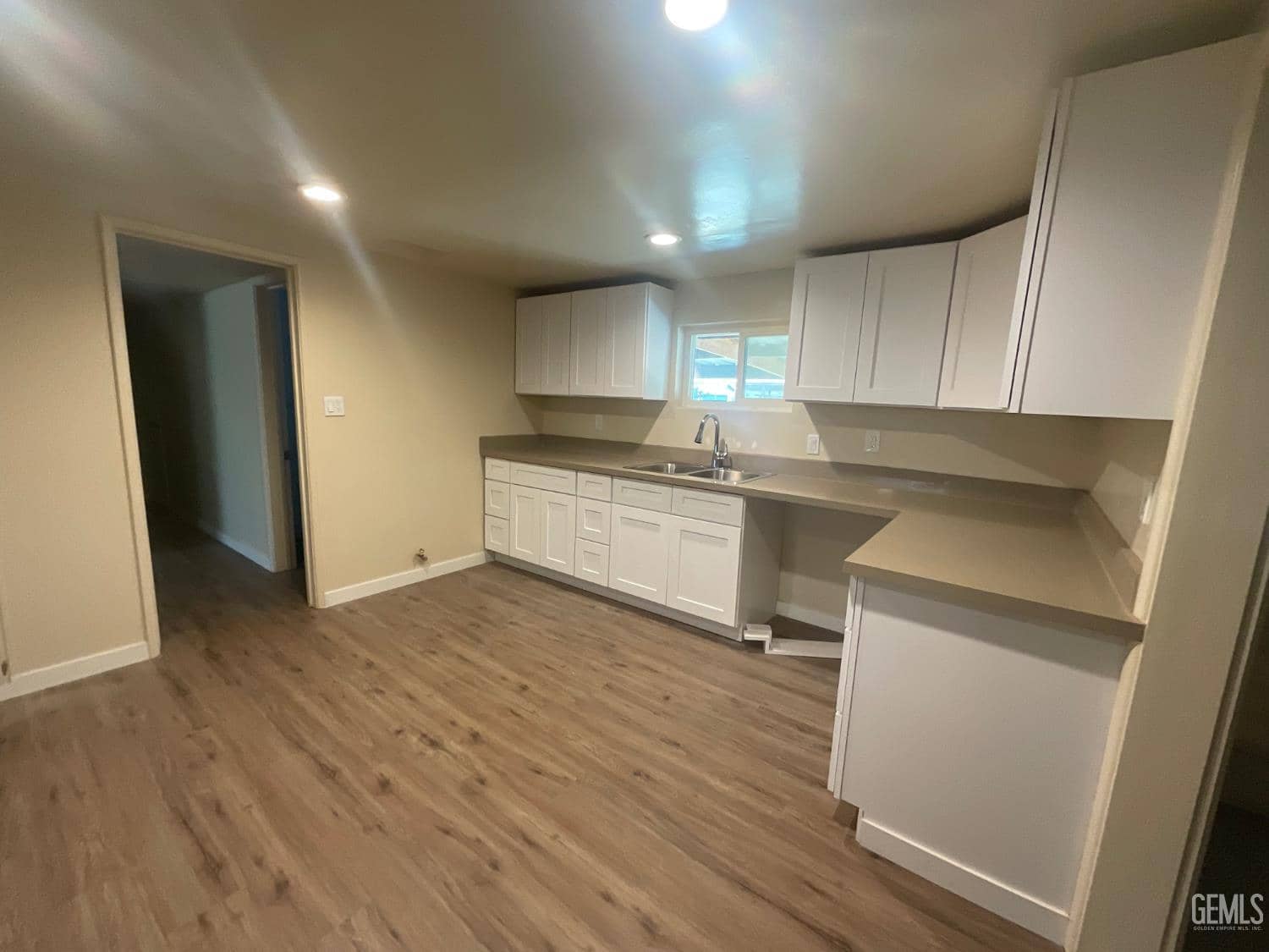 329 Sycamore Drive — photo 4