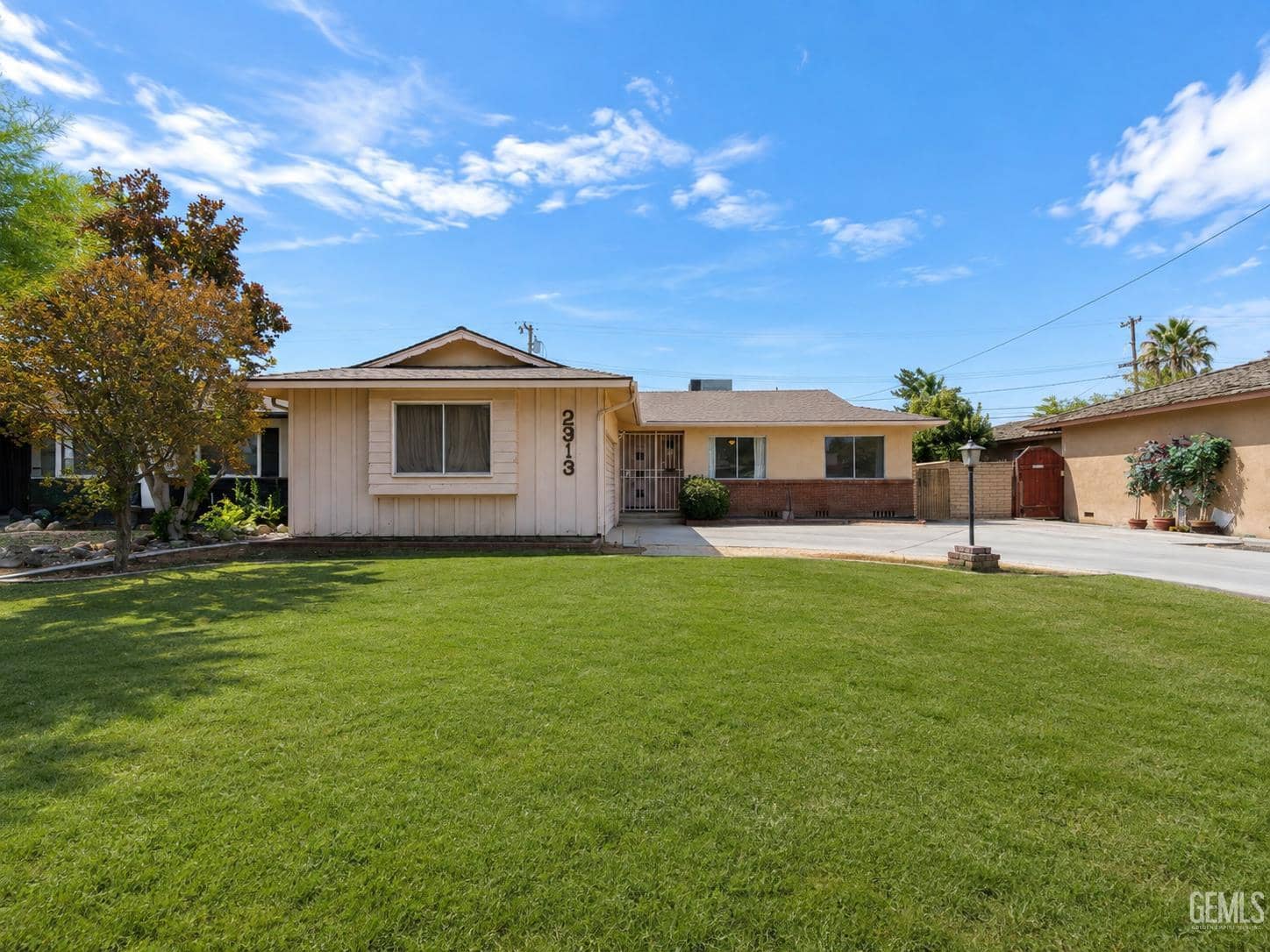 2313 S Woolard Drive — photo 2