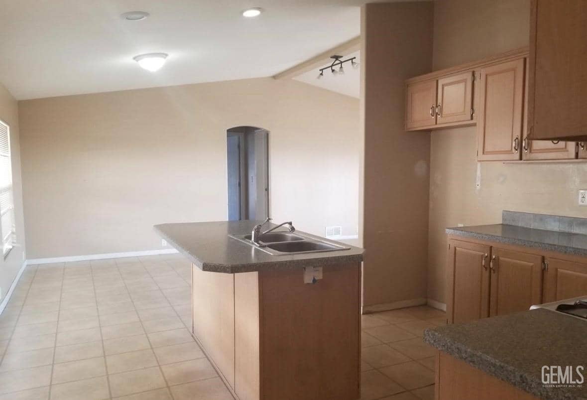 6601 Eucalyptus Drive — photo 2