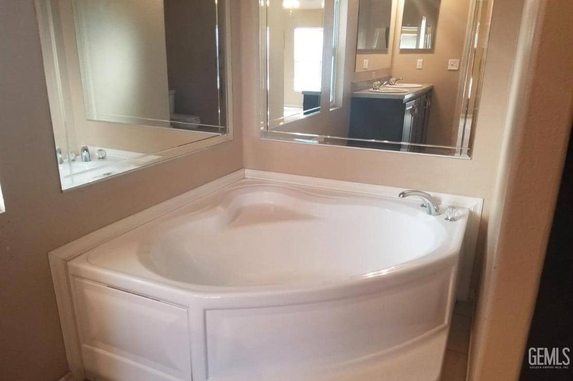 6601 Eucalyptus Drive — photo 4
