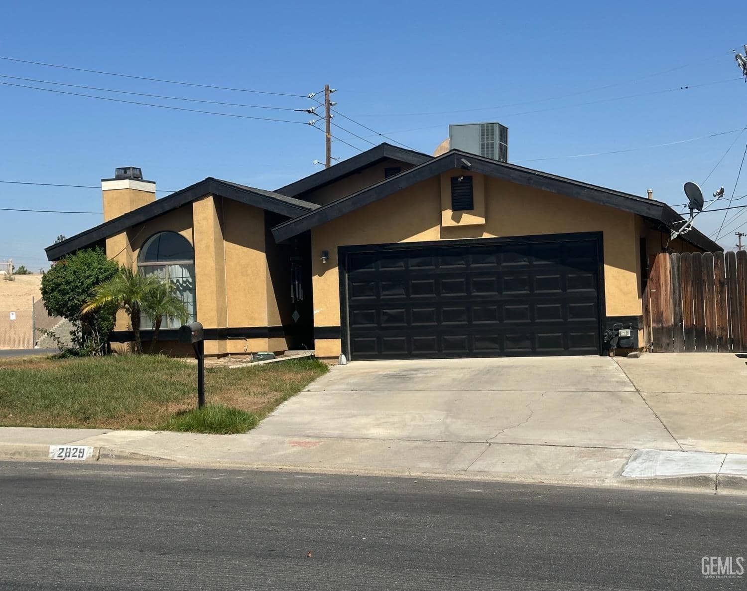 2829 Ravall Street — photo 1