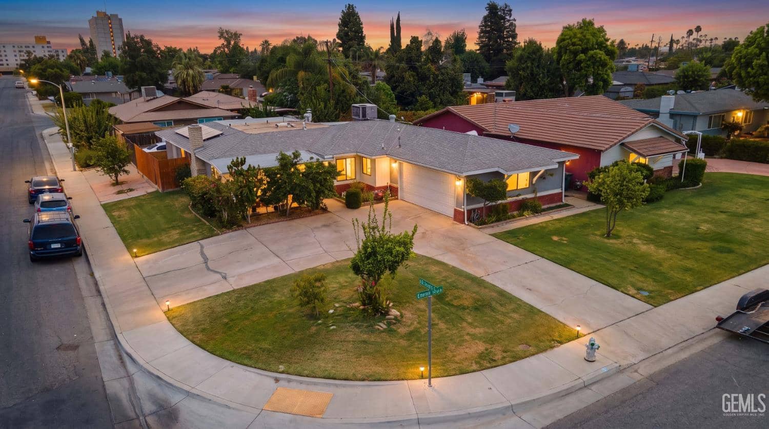 2607 Emerald Street
