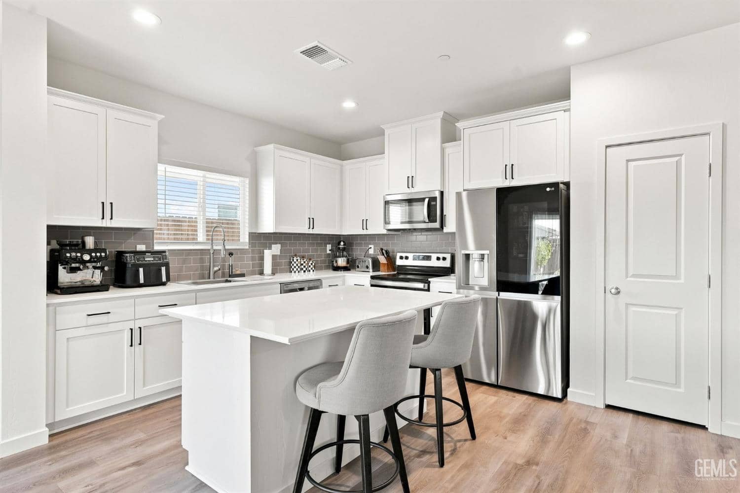 913 Macclesfield Street — photo 5