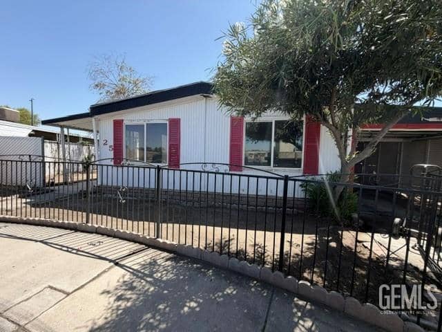 3601 S Chester Avenue — photo 2