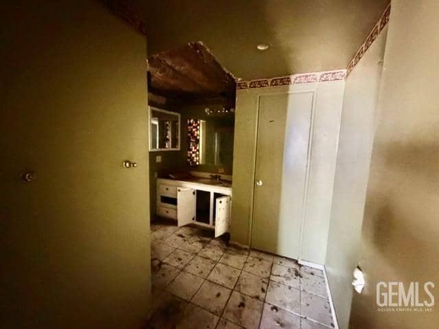 3601 S Chester Avenue — photo 5