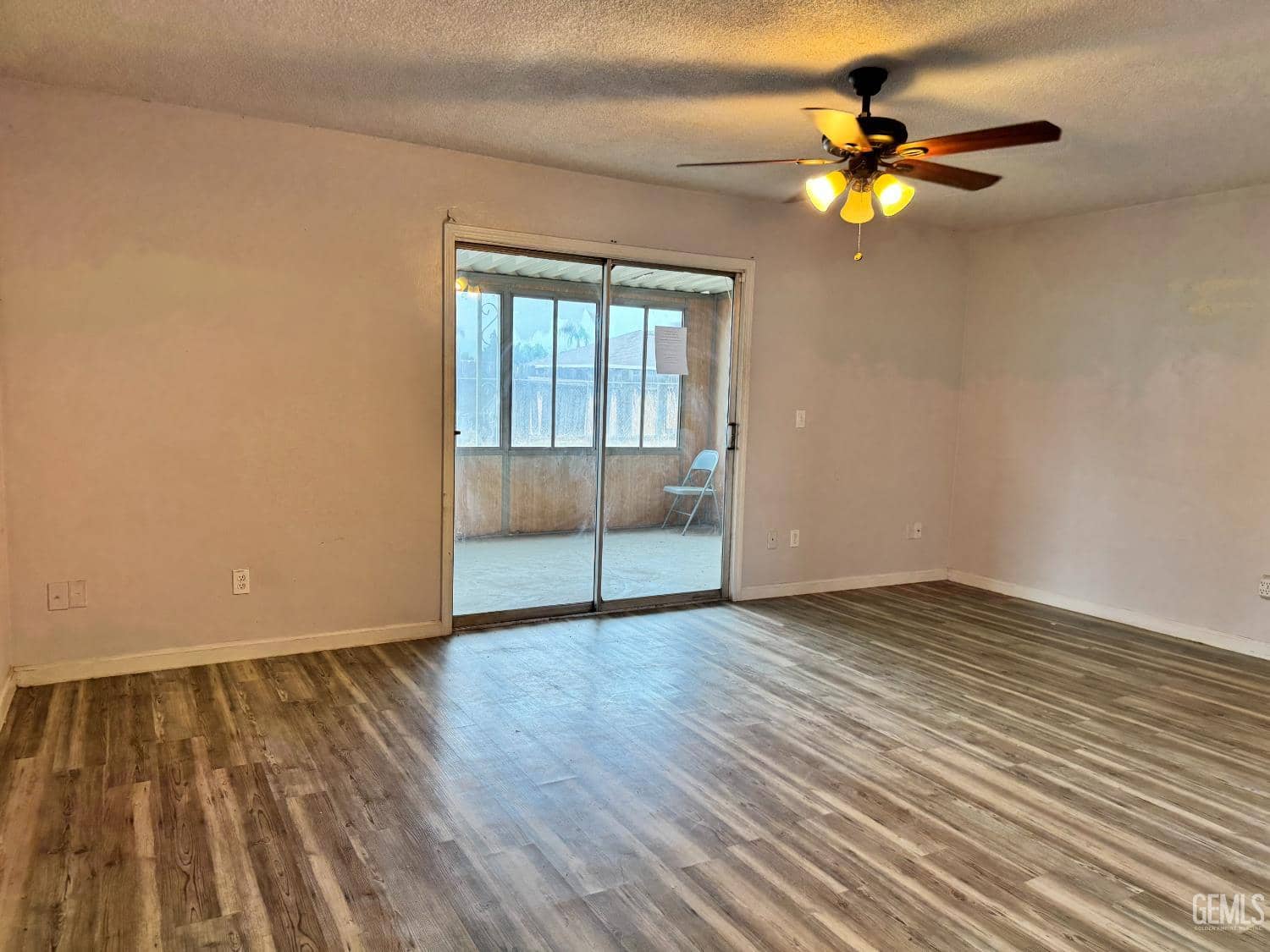 423 Helen Way — photo 2
