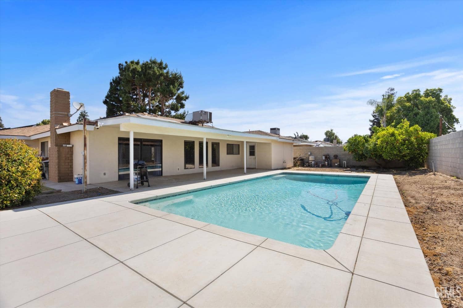 6417 Olympia Drive — photo 2