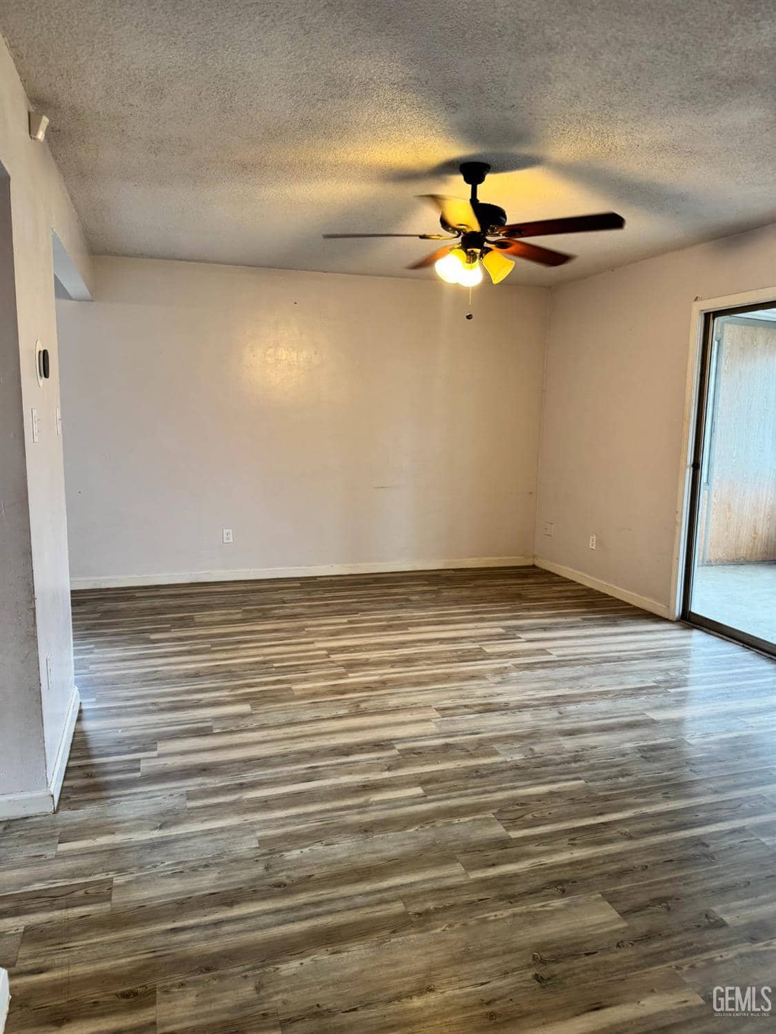 423 Helen Way — photo 4