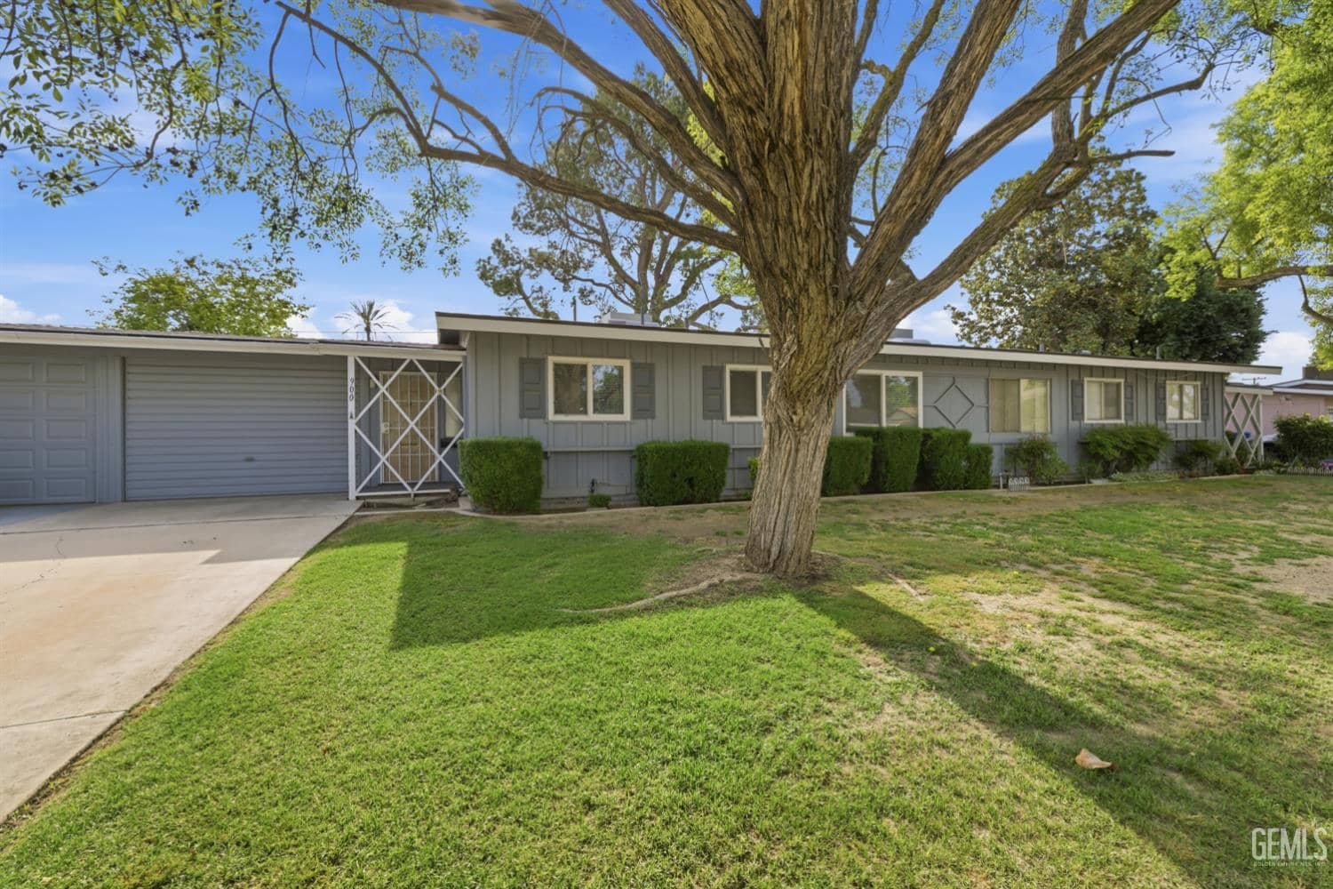 900 River Oaks Drive