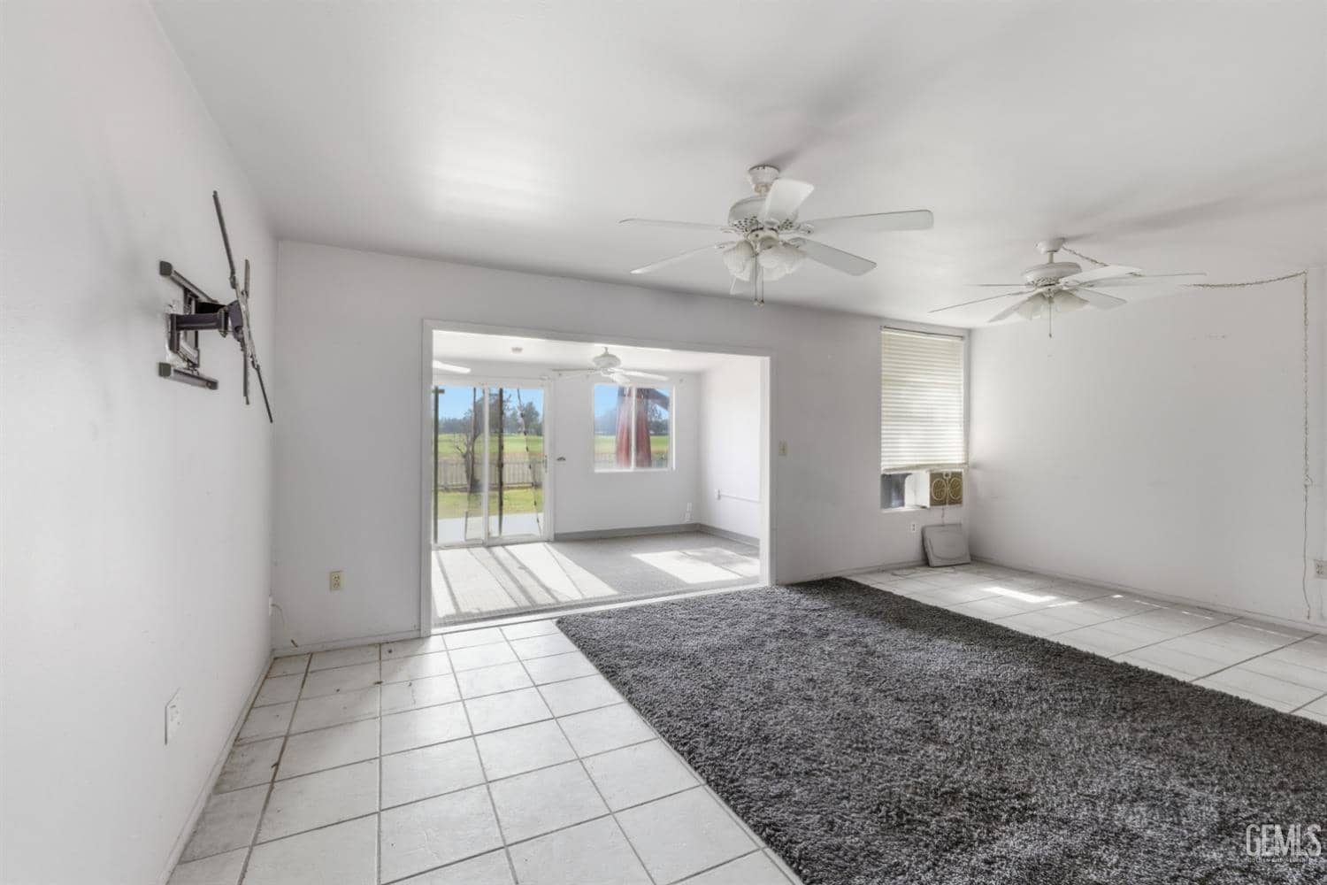 900 River Oaks Drive — photo 3