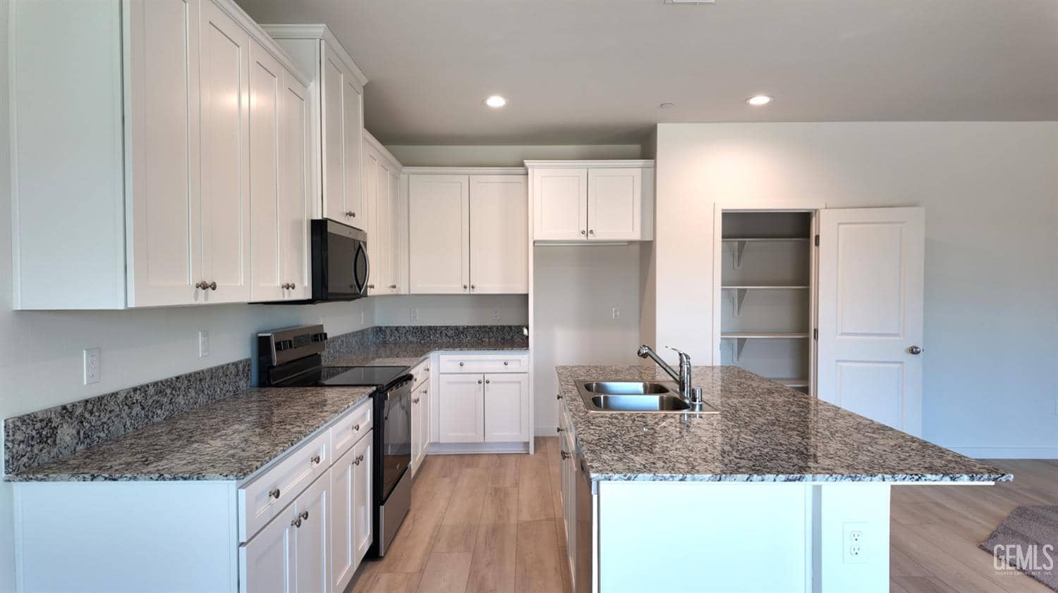 1505 Fisher Drive — photo 4
