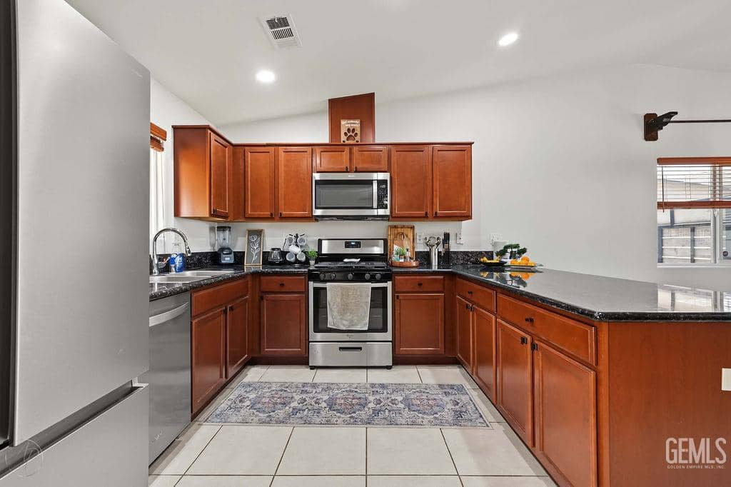 6100 Pizarro Street — photo 5