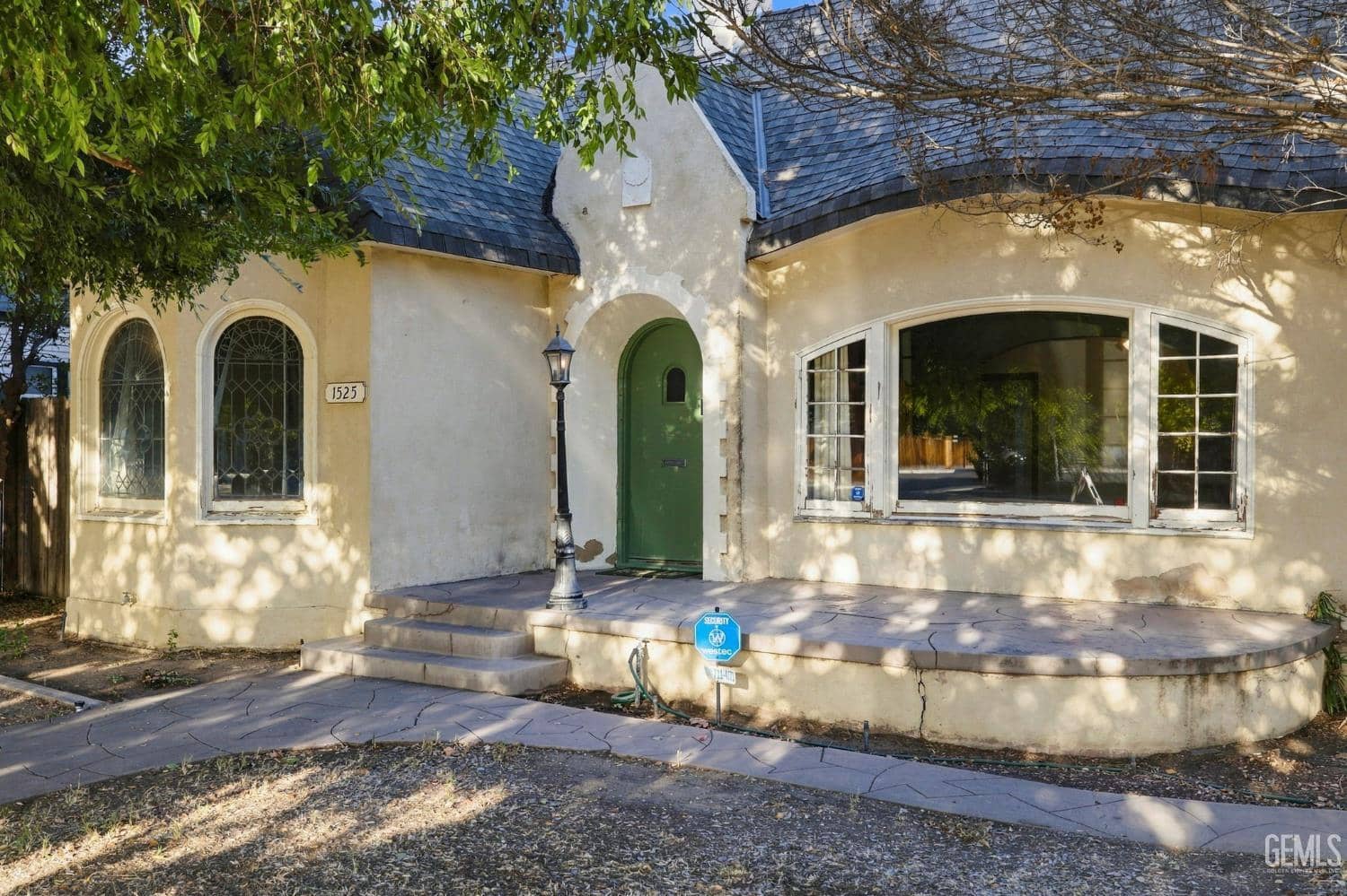 1525 Alta Vista Drive — photo 2