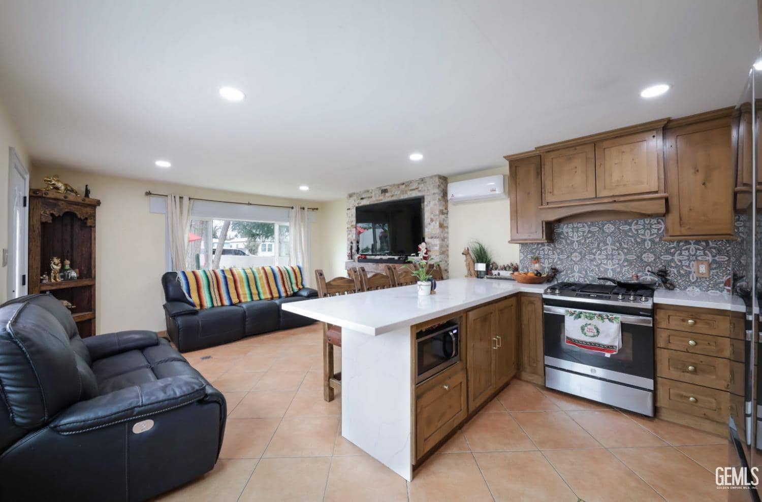 1402 Castaic Avenue — photo 6