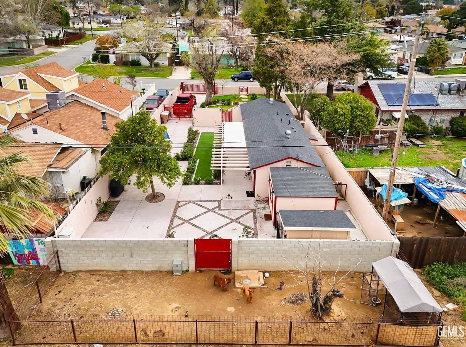 1402 Castaic Avenue — photo 3