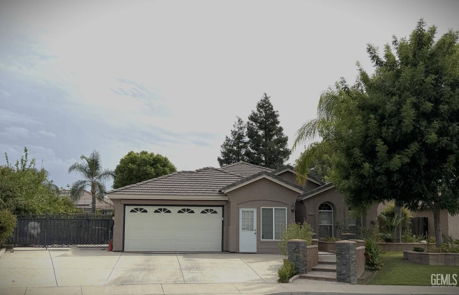 9705 Commodore Drive