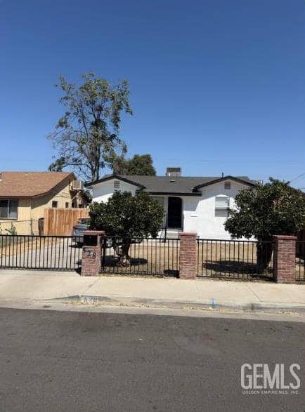 528 Knotts Street — photo 1