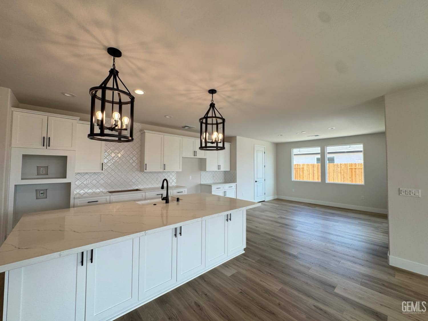 11011 Alcazar Avenue — photo 3