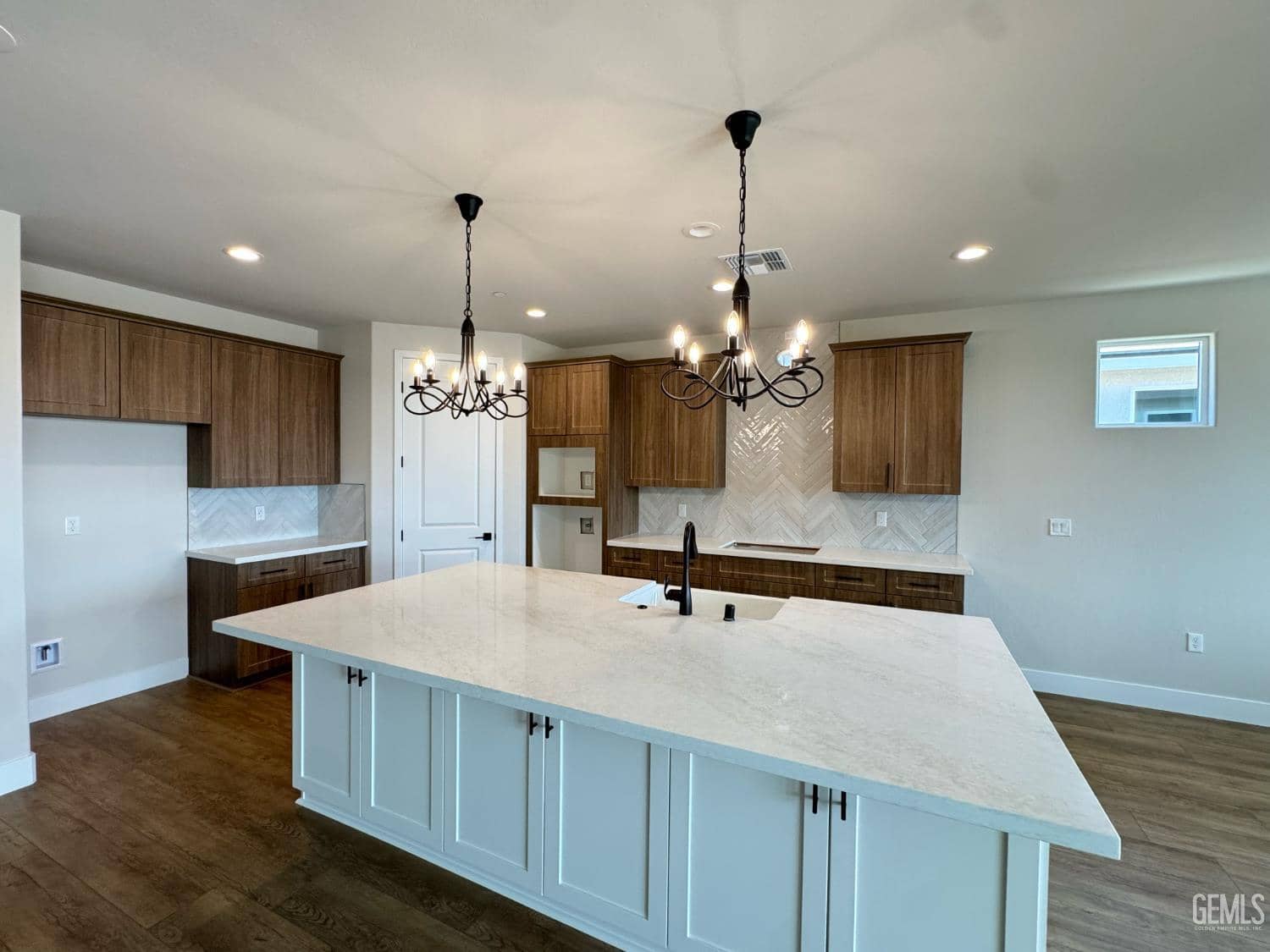 11017 Alcazar Avenue — photo 2