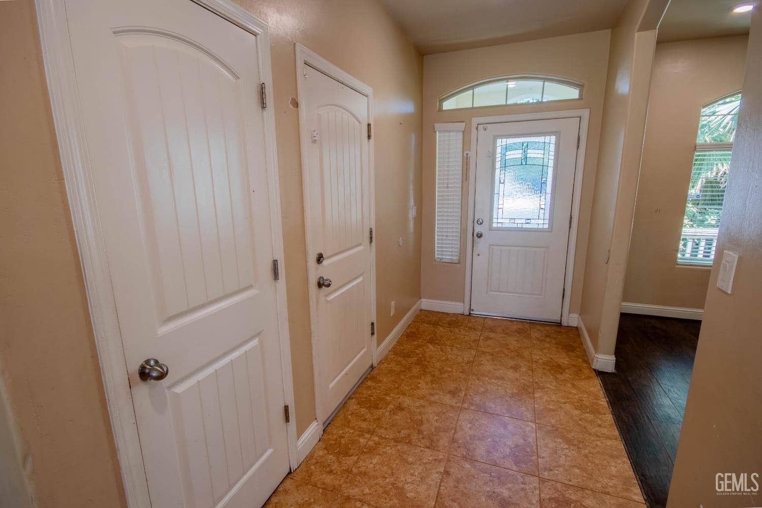 10323 Alondra Avenue — photo 5