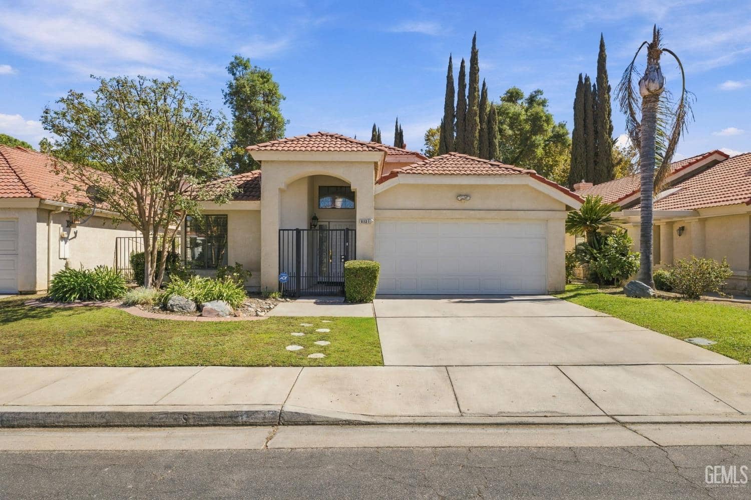 8221 Sheffield Lane — photo 3