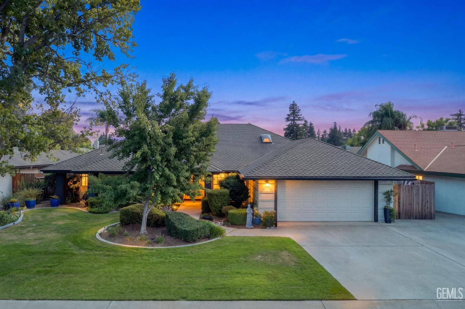 9505 Wandering Oak Drive