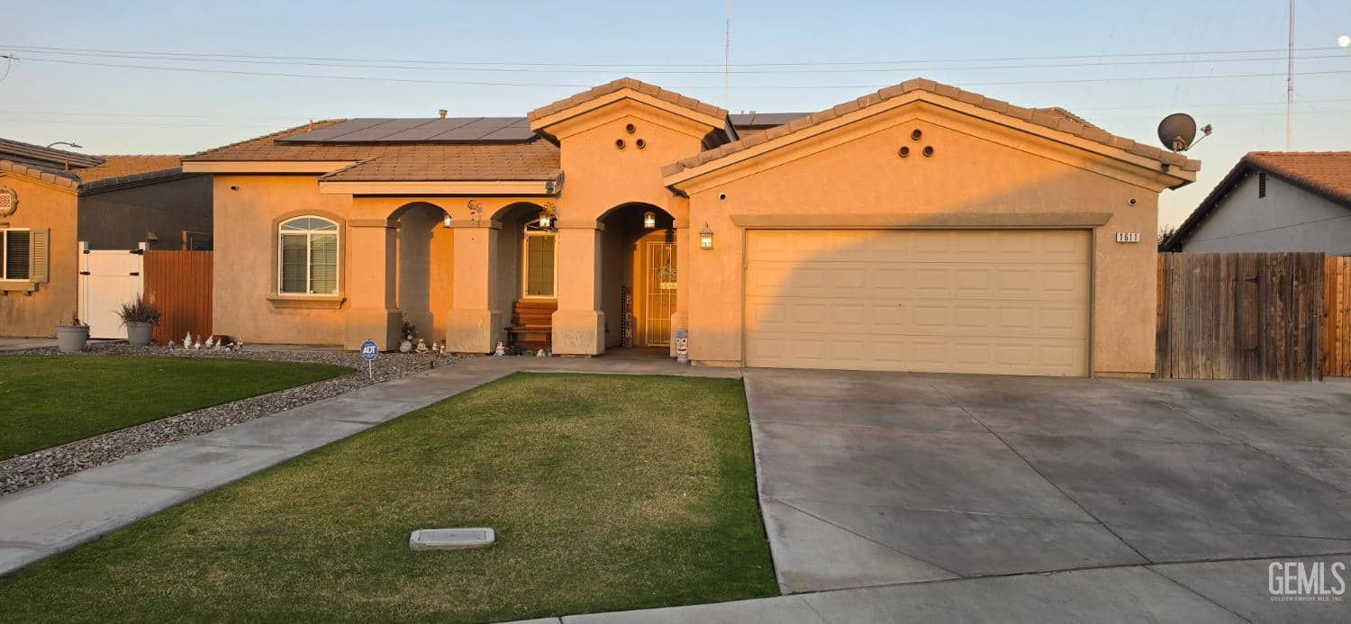 1611 Brea Street — photo 4