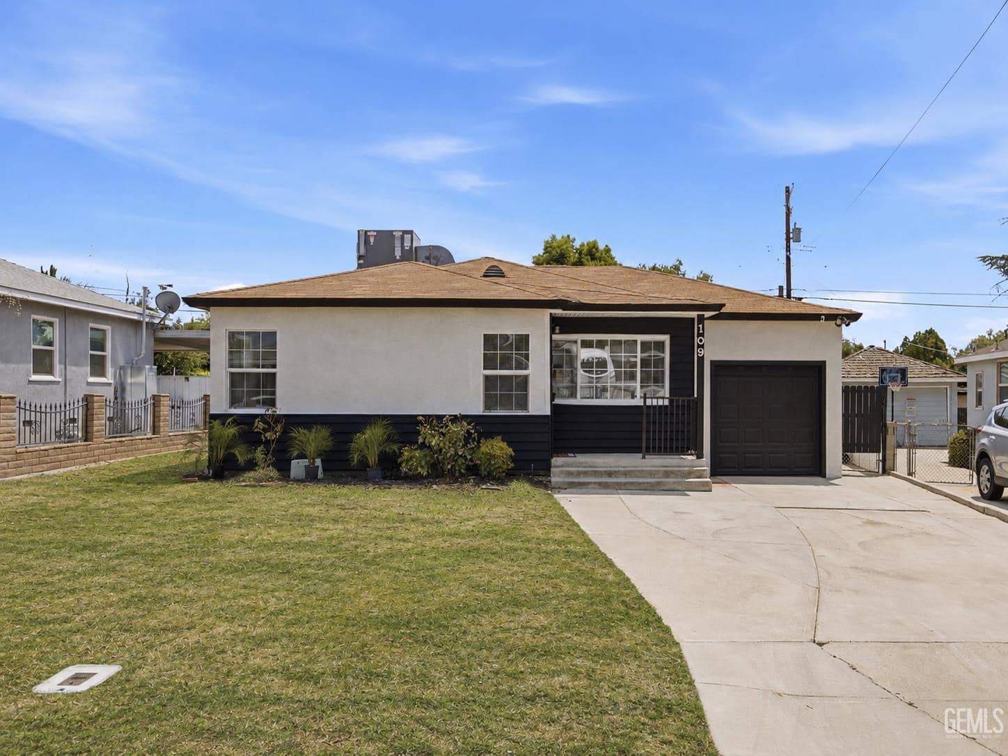 109 La Mesa Drive — photo 2