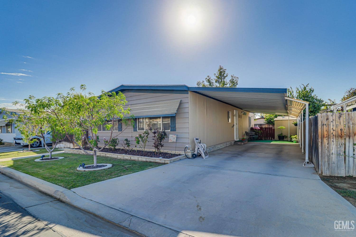 400 E Roberts Lane — photo 3