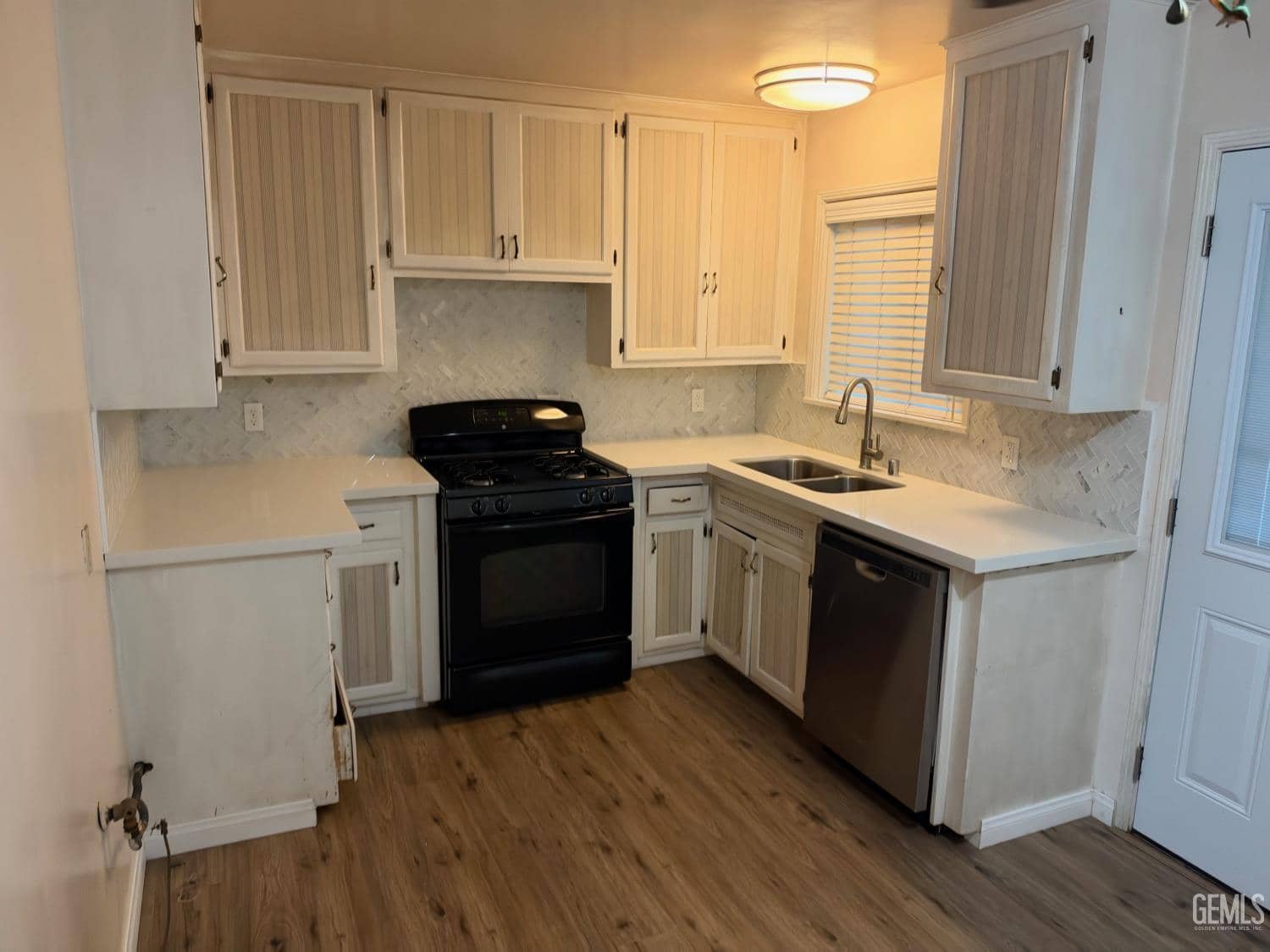 212 Western Drive — photo 3
