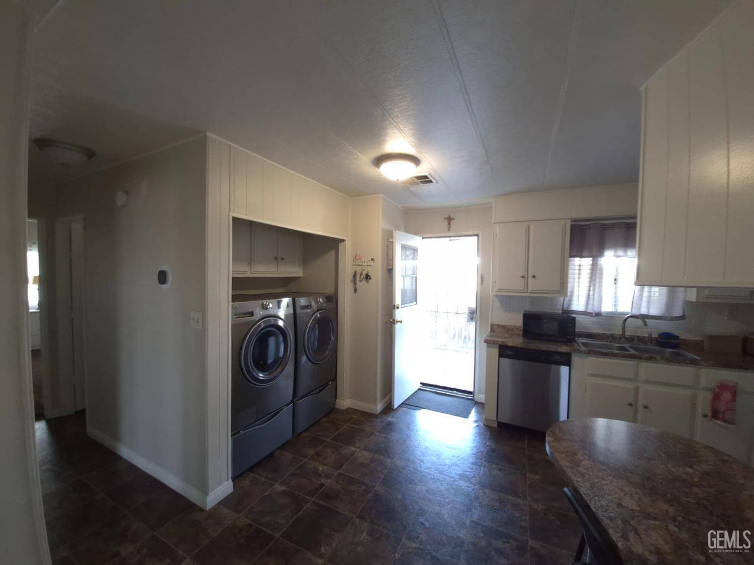 400 E Roberts Lane — photo 4