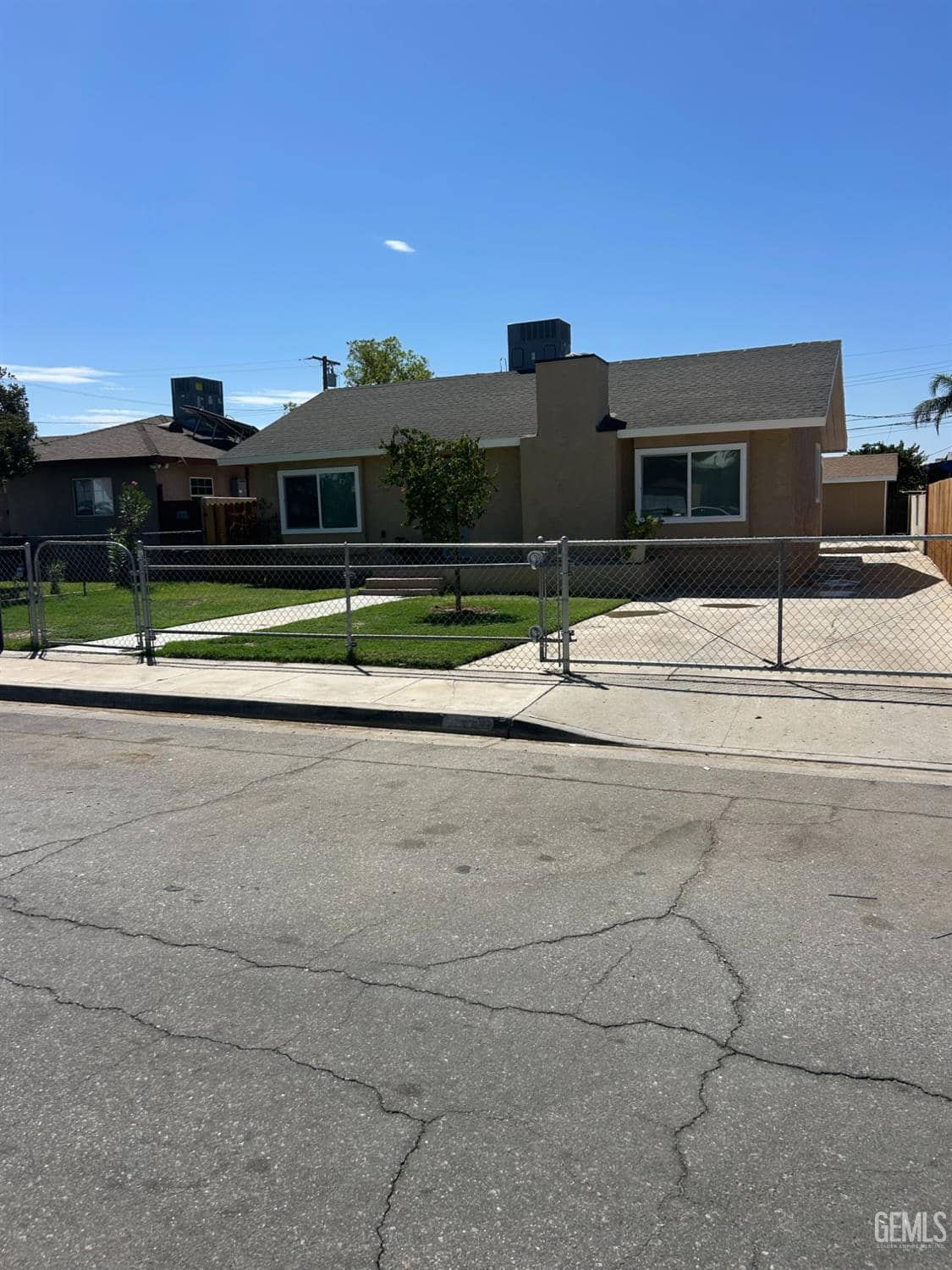 321 Mariposa Avenue — photo 3