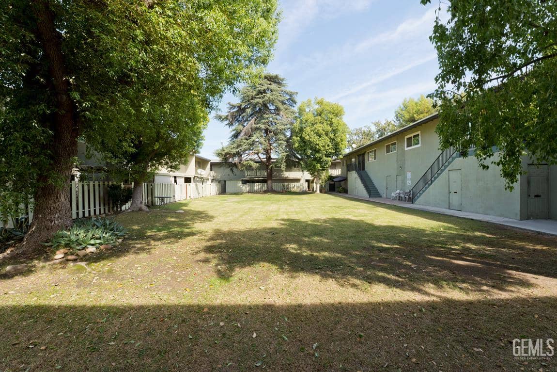 1102 Oleander Avenue — photo 4