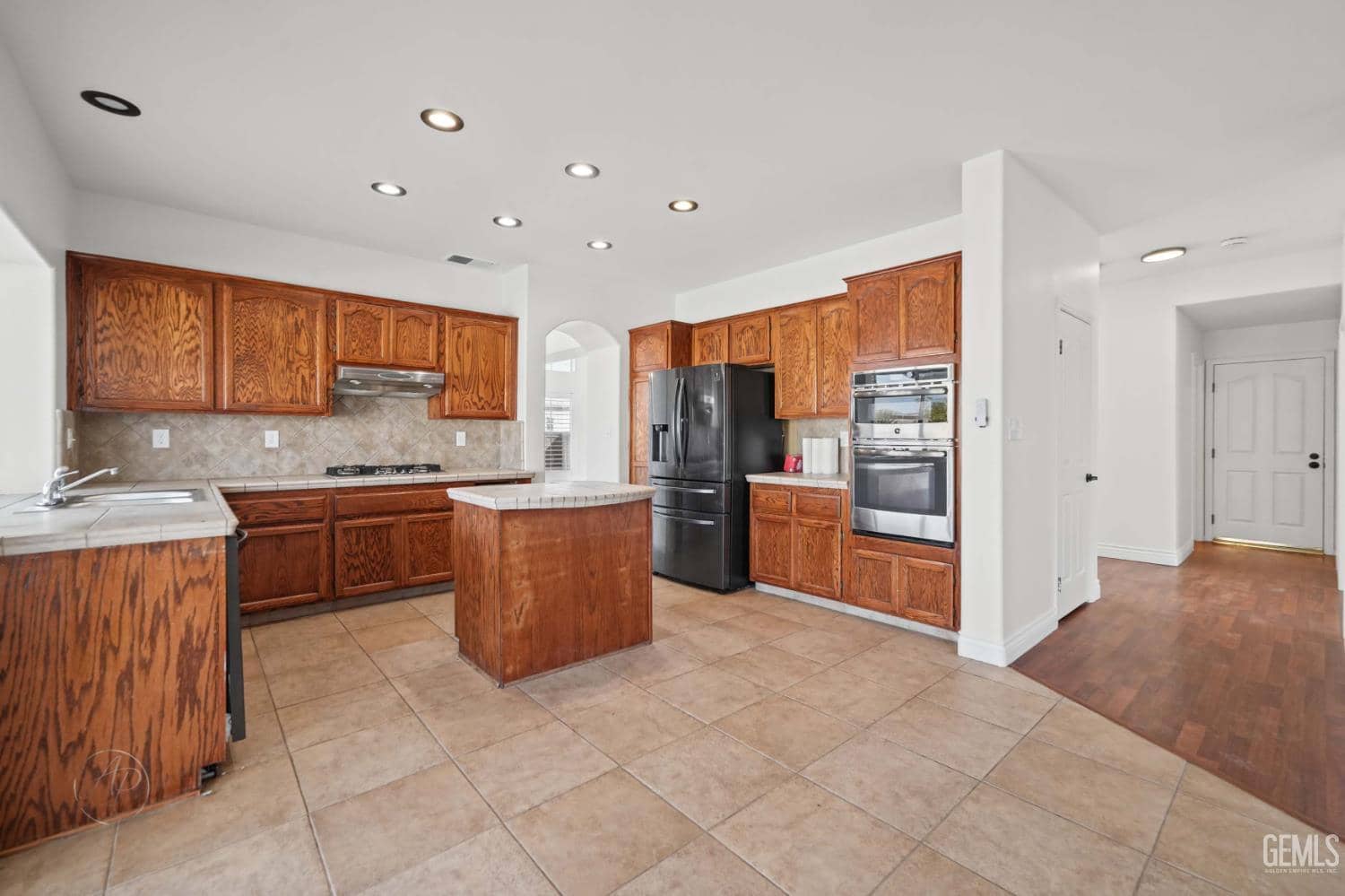 9922 Balvanera Avenue — photo 3