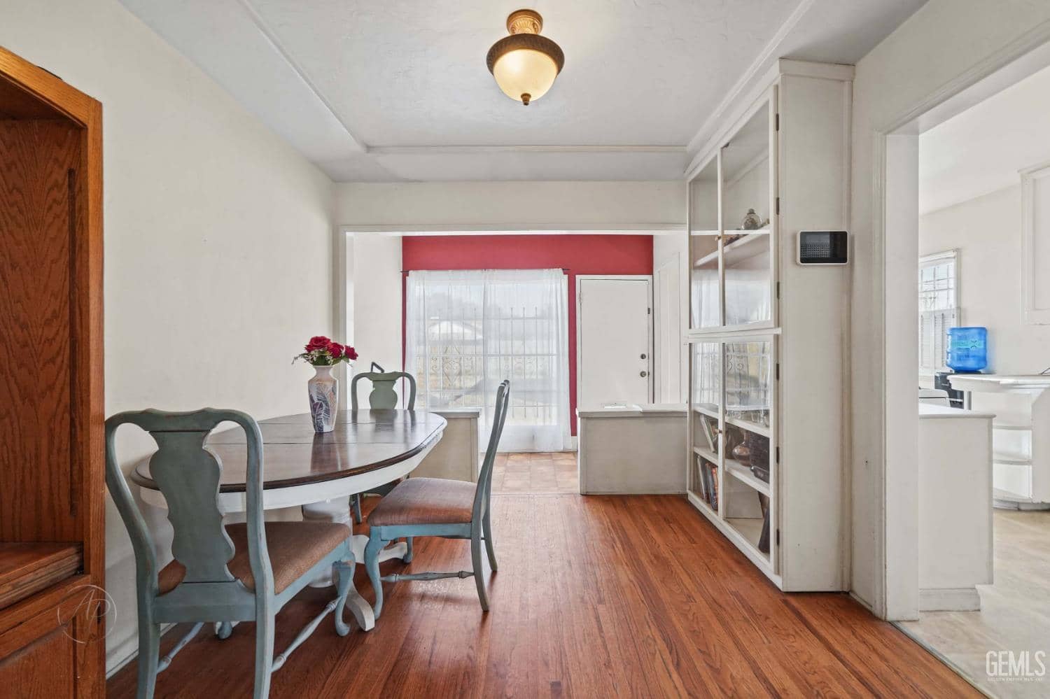 2108 Lester Street — photo 3