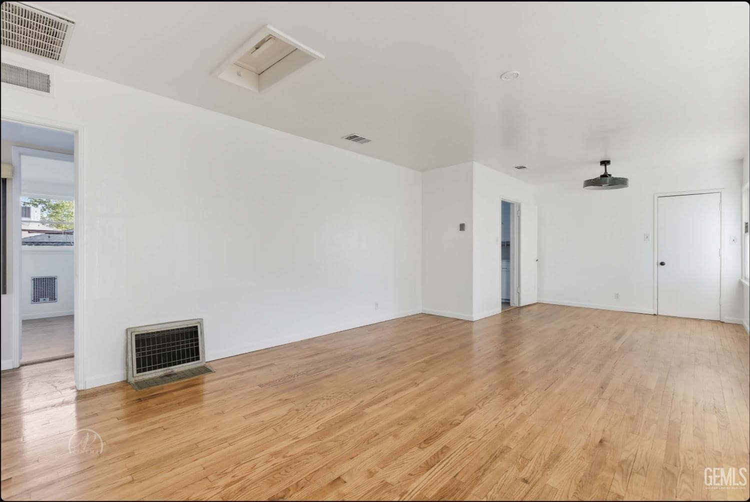 1609 Crestview Drive — photo 5